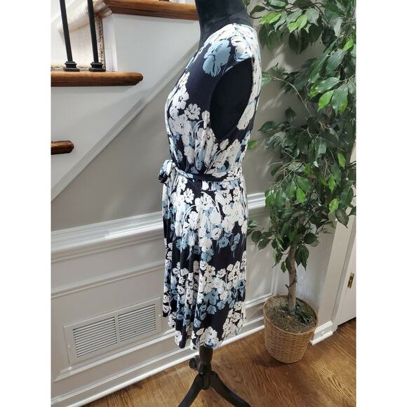Ann Taylor Women White & Blue Rayon Sleeveless V-Neck Knee Length Dress Size 8P - Picture 6 of 10